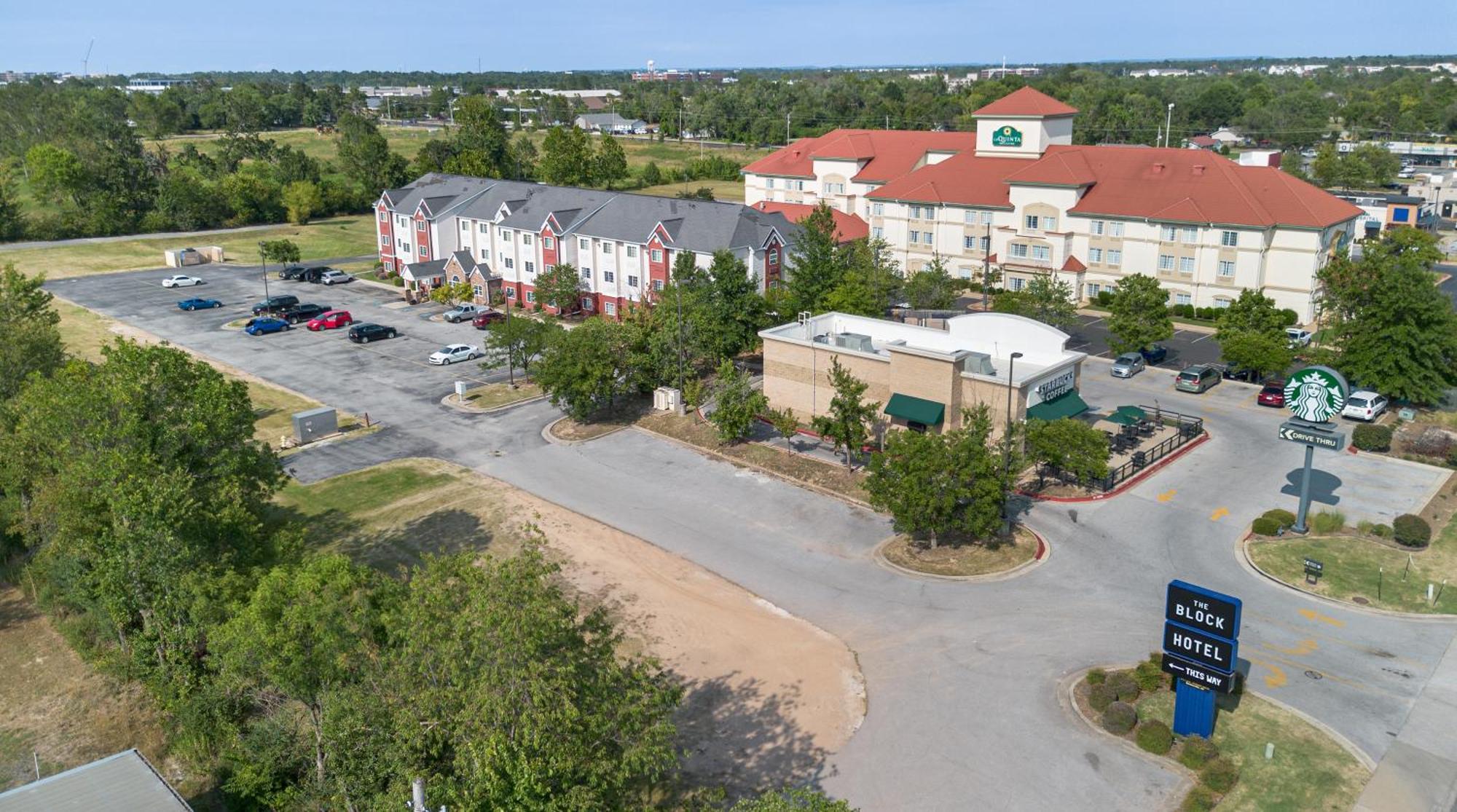 The Block Hotel Bentonville Exterior photo